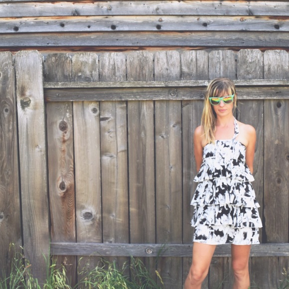 Early 2000s Vintage Tiered Volcom Halter Dress - Picture 2 of 3